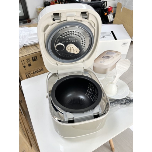 Nồi cơm điện cao tần Toshiba RC-DX10H 220v made in Japan